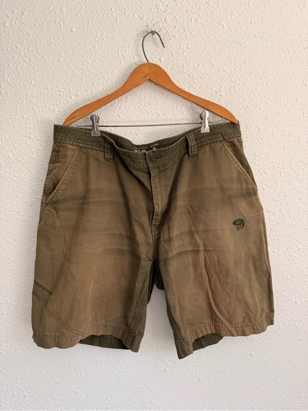 Mountain Hardwear green canvas shorts sun faded distressed men’s 38